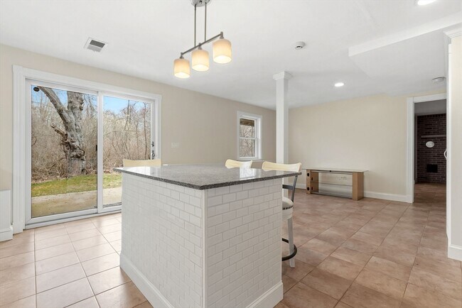 Building Photo - 5 St Anthonys Ln