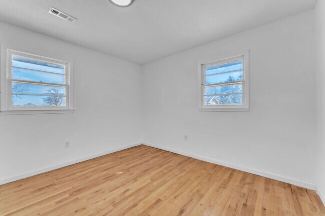 Building Photo - Spacious 3BR Ranch on Over Half an Acre in Seneca! $1,700/mo rent