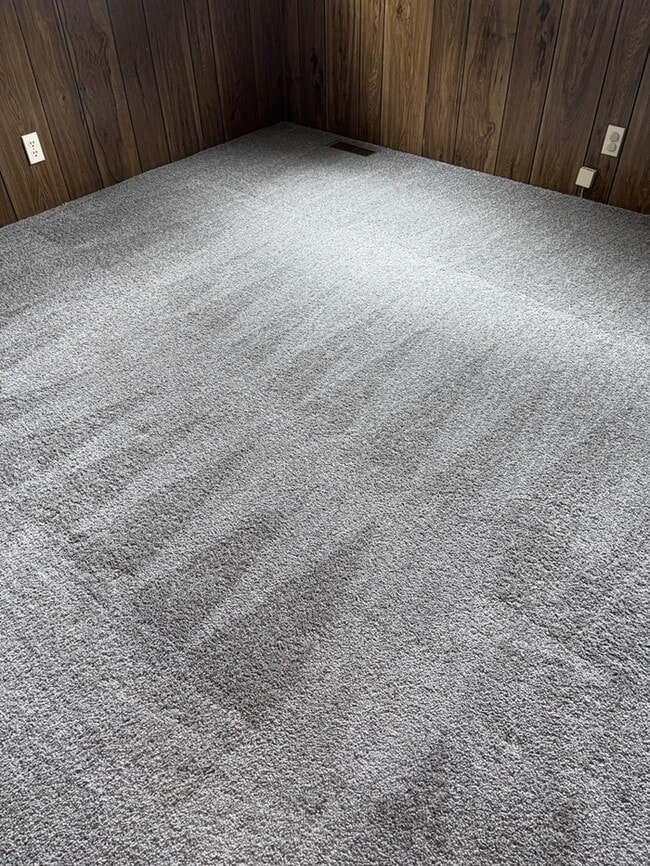 Building Photo - 2 Bedroom 1 Bathroom