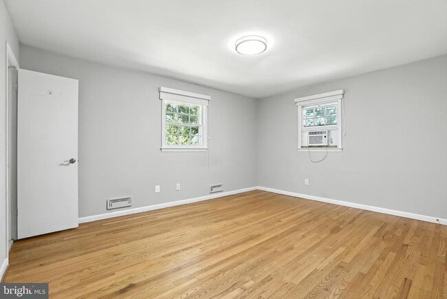 Building Photo - 9104 Hamilton Dr