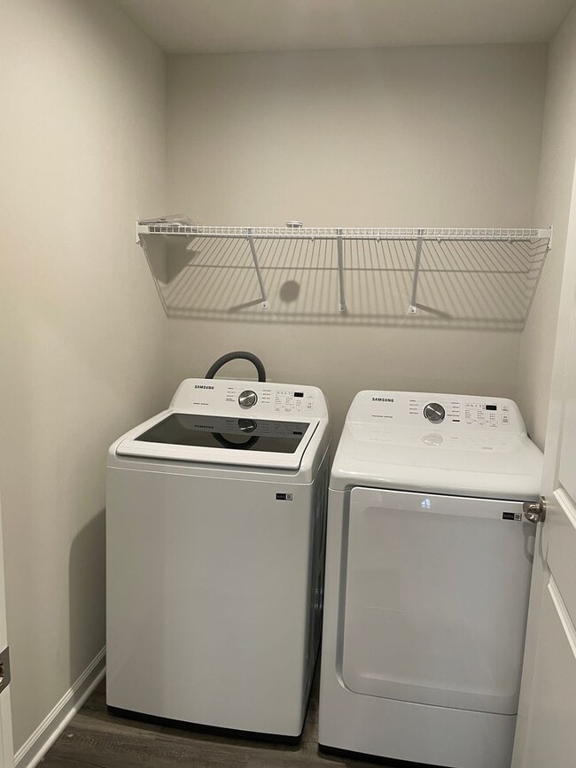 Building Photo - Beautiful 5 bedroom home built in 2022