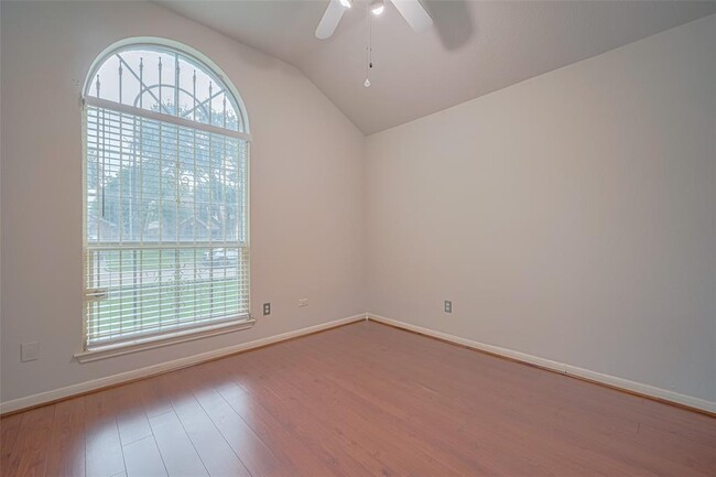 Building Photo - 6607 Bayou Crest Dr