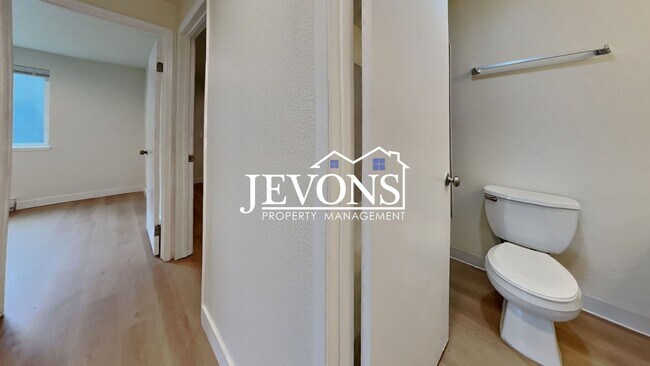 Building Photo - 2076 E 56th St