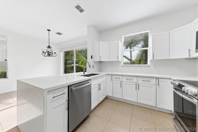 Building Photo - 402 Seminole Palms Dr