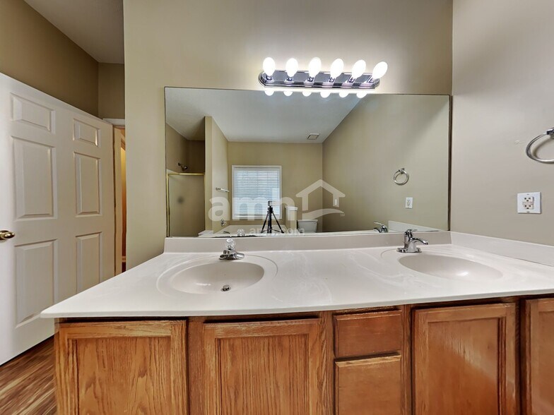 Building Photo - 2020 Foster Dr