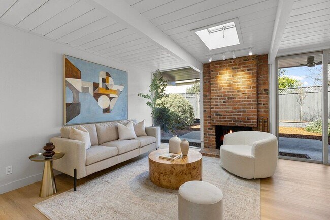 Building Photo - 729 Stendhal Ln