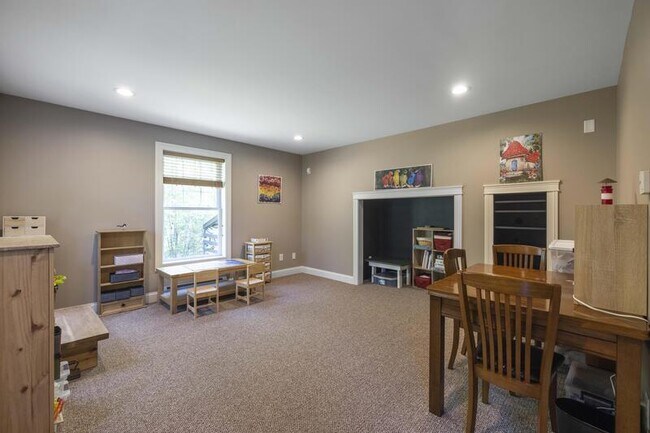 Building Photo - 398 Sam Allen Rd