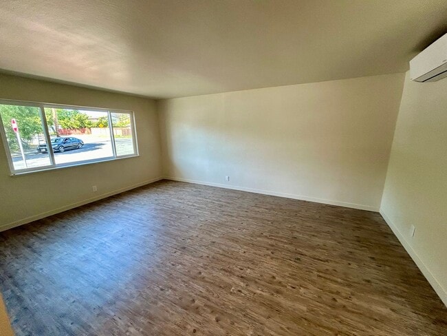 Building Photo - Completely Updated Irvington House!