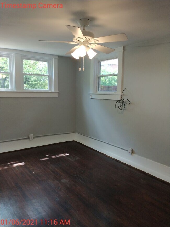Building Photo - 2027-2028 9 bedroom / 4.5 baths  School Year Location PERFECT for students, in the heart of the UVA