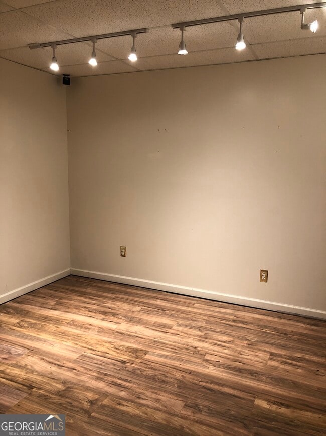 Building Photo - 25 Meadow Rdg