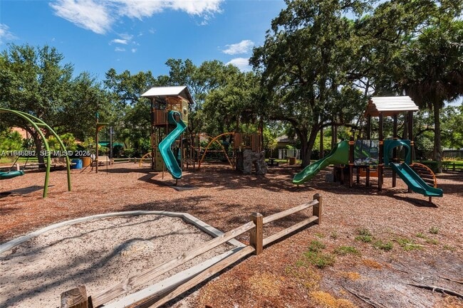 Building Photo - 1716 SW 12th Ct