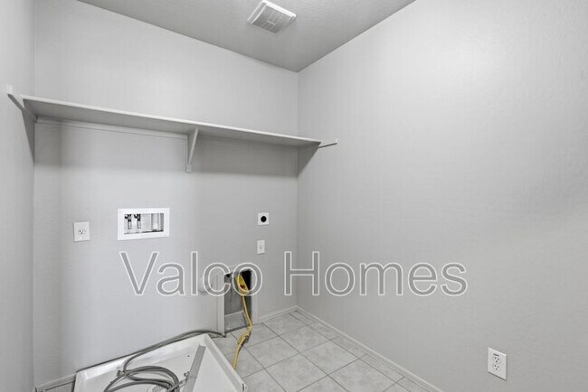 Building Photo - 2949 E Isaiah Ave