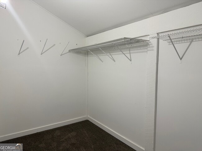 Building Photo - 20 Fairway Ln