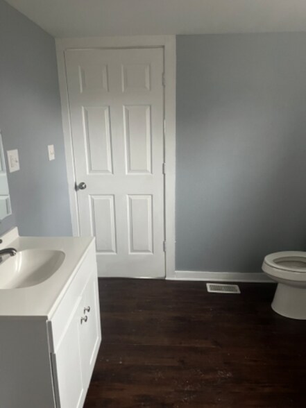 Building Photo - 209 Steadman St