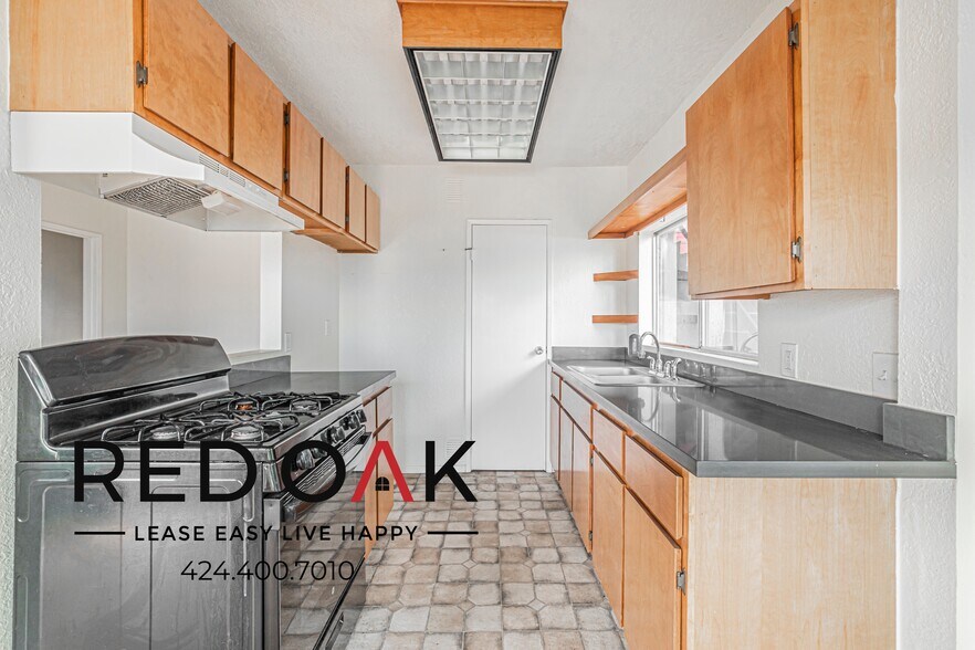 Building Photo - 476 1/2 Crane Blvd-476 1/2