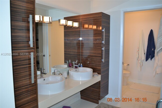 Building Photo - 2020 N Bayshore Dr