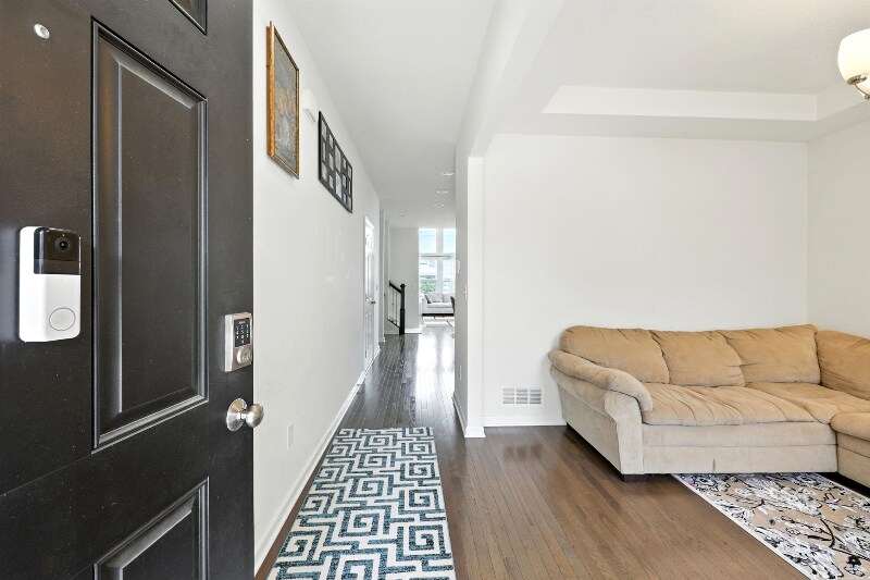 Building Photo - 5497 Mercier St