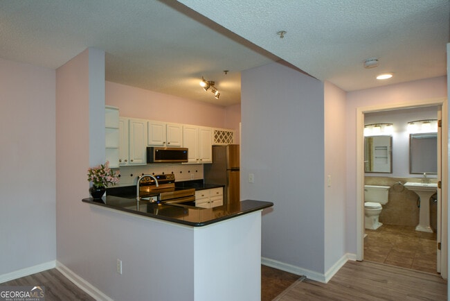 Building Photo - 955 Juniper St NE