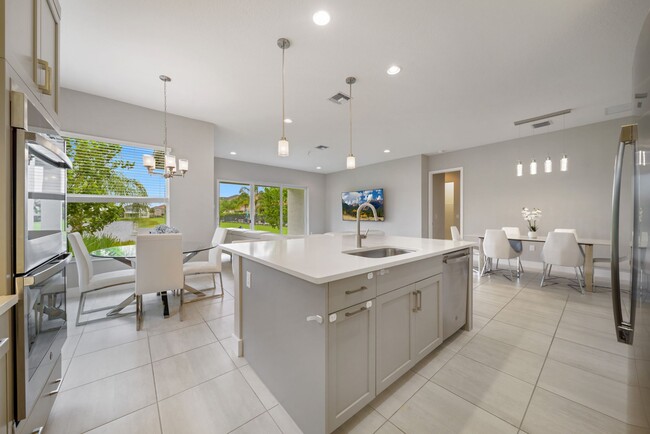 Kitchen - 15371 Green River Ct