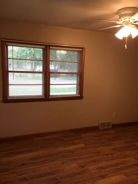 Master Bed - 139 6th Ave SW