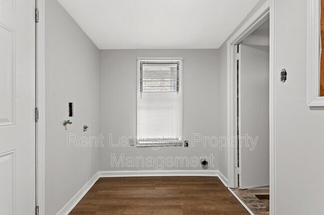 Building Photo - 228 Kenlock Dr