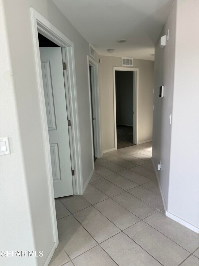 Building Photo - 10148 Texas Madrone Dr