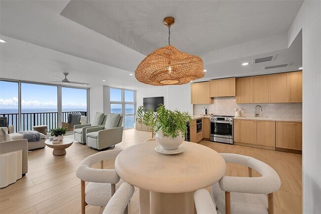 Building Photo - 525 N Ocean Blvd