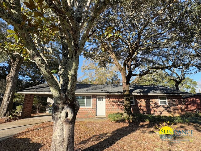 Primary Photo - Updated 3 Bedroom Home in Fort Walton Beach!