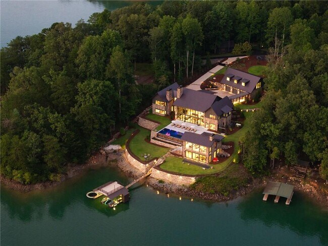 Building Photo - 725 Rocky Point Dr