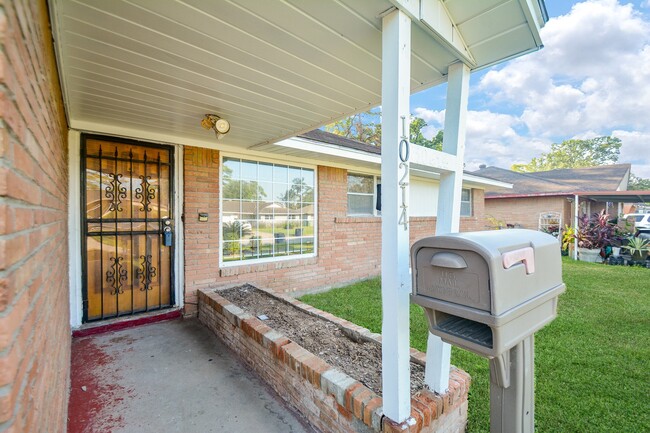 Building Photo - 10214 Rockaway Dr
