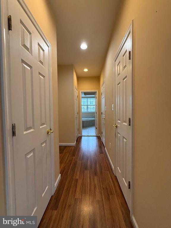 Building Photo - 22949 Fanshaw Square