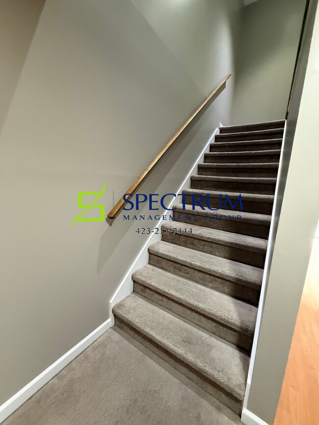 Building Photo - 2 Bedroom 1.5 Bath duplex with basement garage.