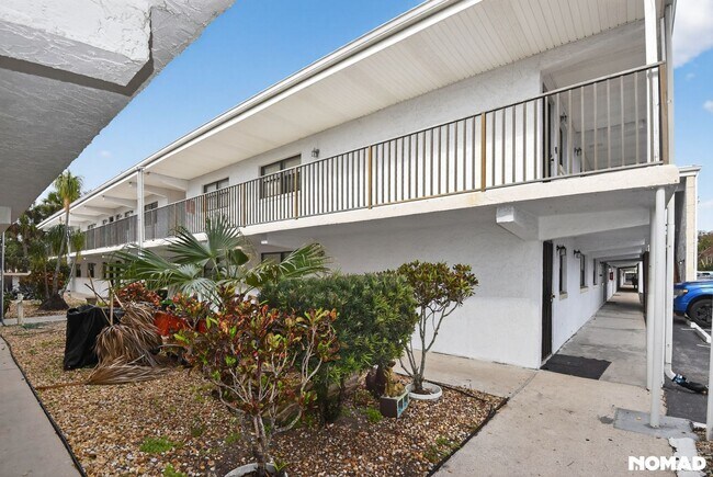 Building Photo - Charming 2BR Condo in Daytona Beach
