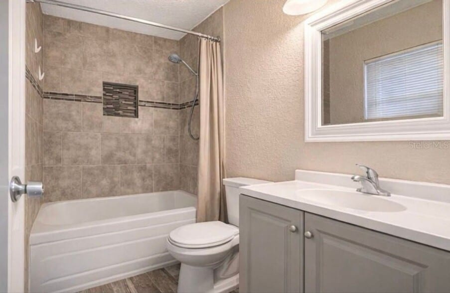 Building Photo - 4664 Pleasant Valley Ct