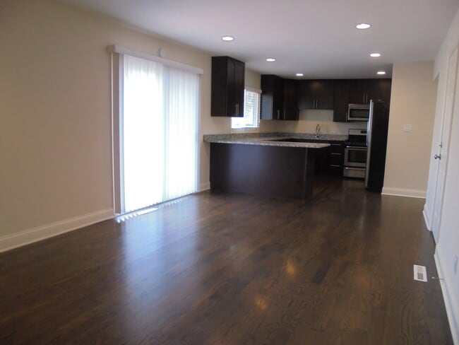 Building Photo - 66 Barrow Dr