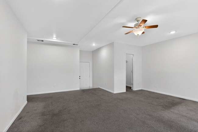 Building Photo - 1548 W 5th St