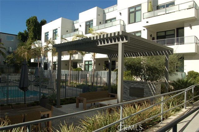 Building Photo - 399 E Del Mar Blvd