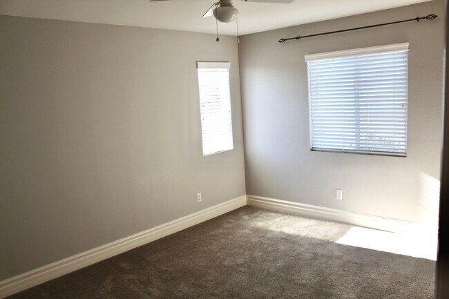 Building Photo - 35703 Date Palm St