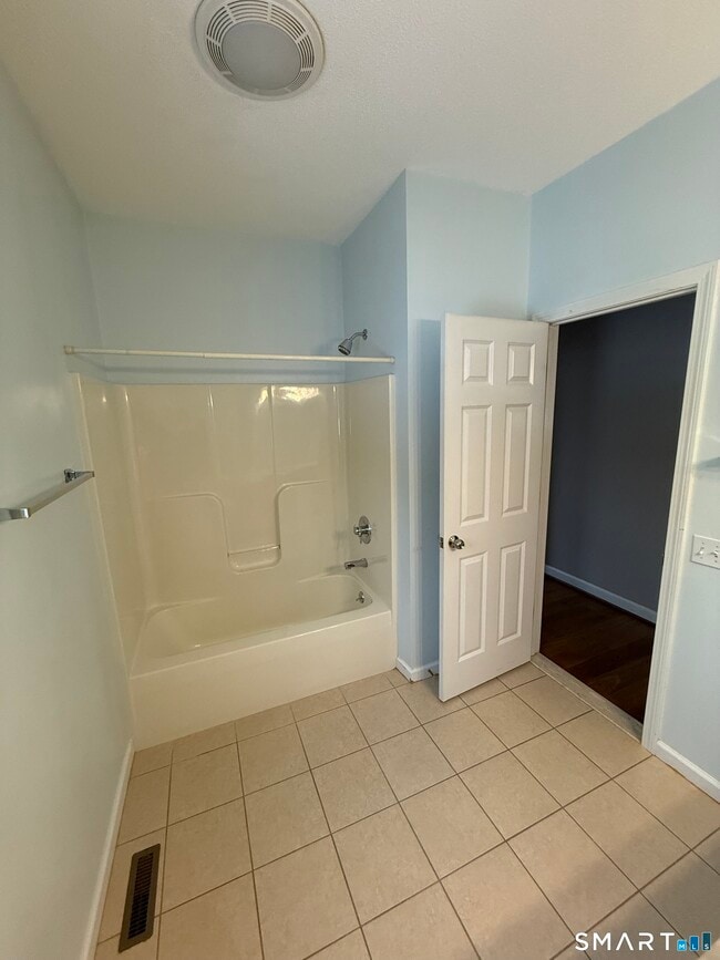 Building Photo - 104 Valley View Rd