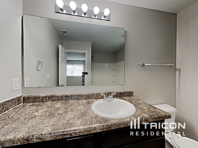 Building Photo - 887 Brookshire Dr