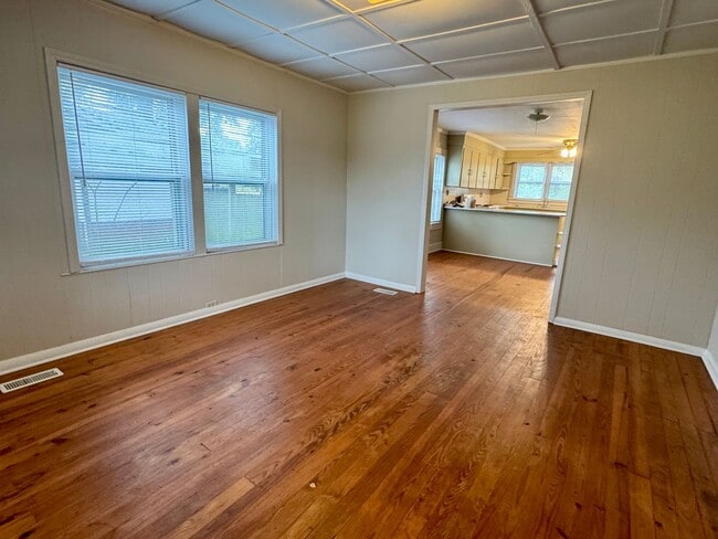 Building Photo - Move in Ready!