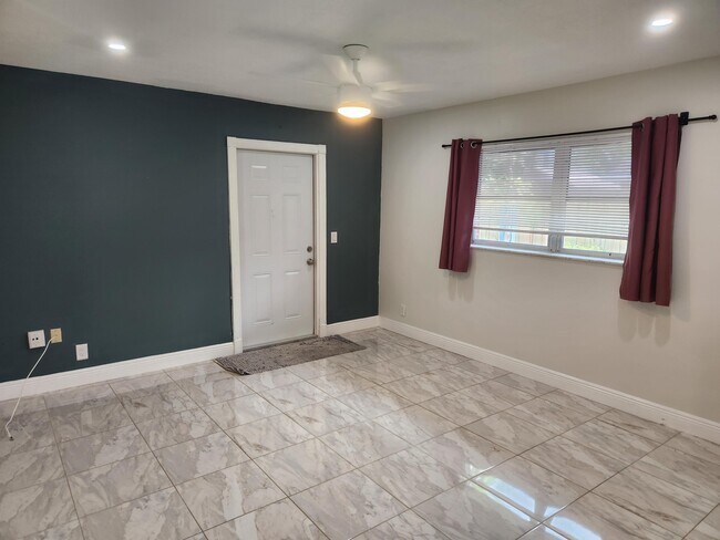 Building Photo - 452 Martin Ave