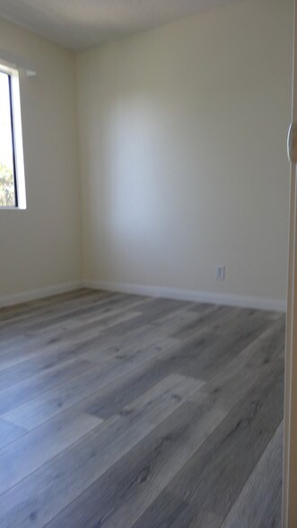 Building Photo - 518 Oak St