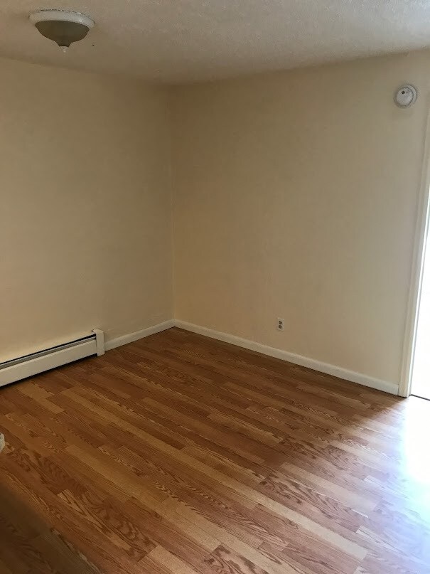 Building Photo - 1065 University Ave