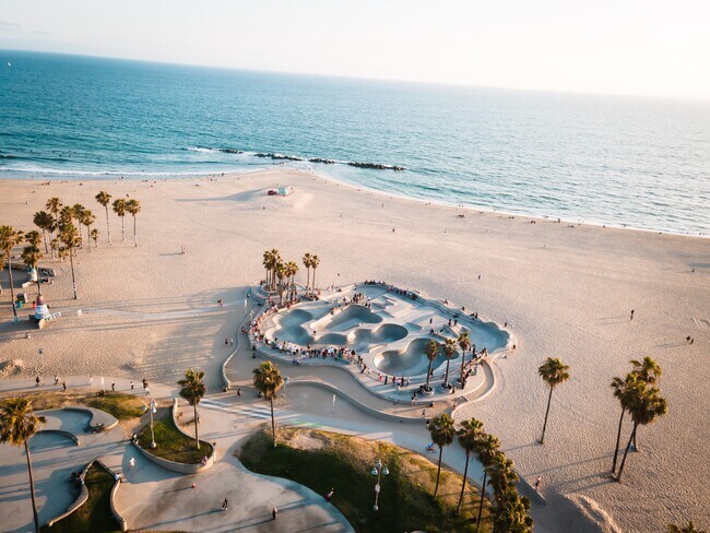 Building Photo - 20 17th Ave