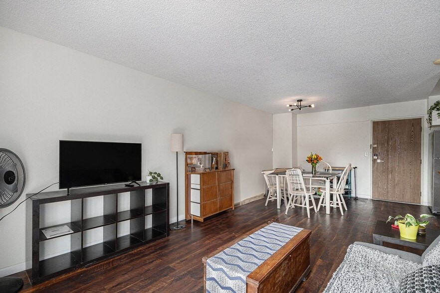 Building Photo - 4110 Hale Pkwy