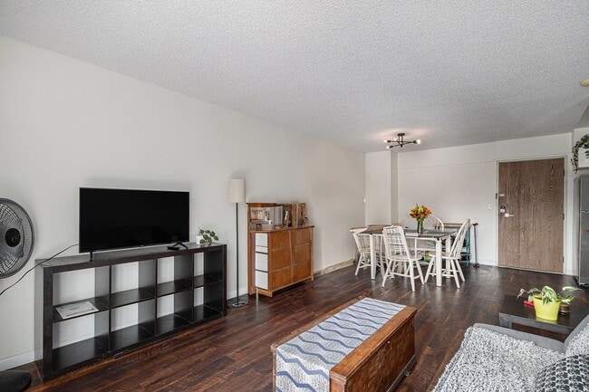 Building Photo - 4110 Hale Pkwy