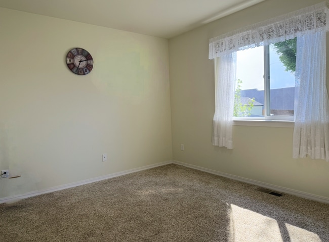 Building Photo - Kalispell Family Home