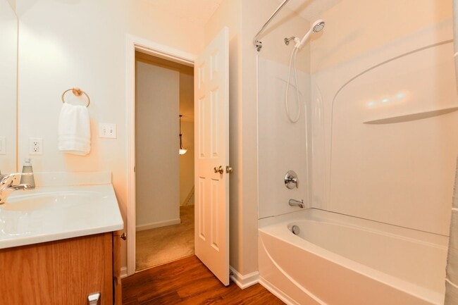 Building Photo - Updated 3 Bedroom Townhome in McAlister's Place