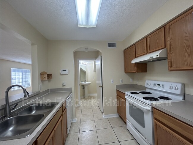 Building Photo - 7326 E Bank Dr